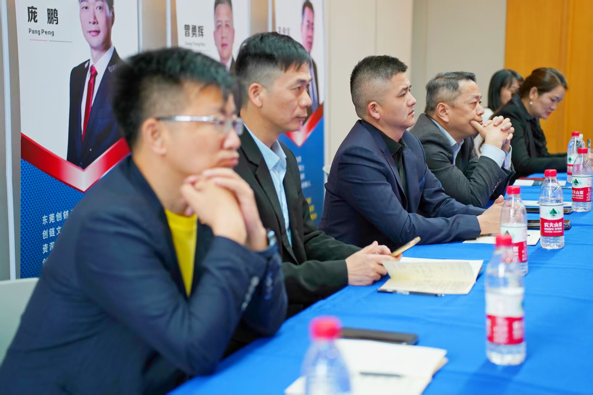 顾问.jpg 顾问.jpg